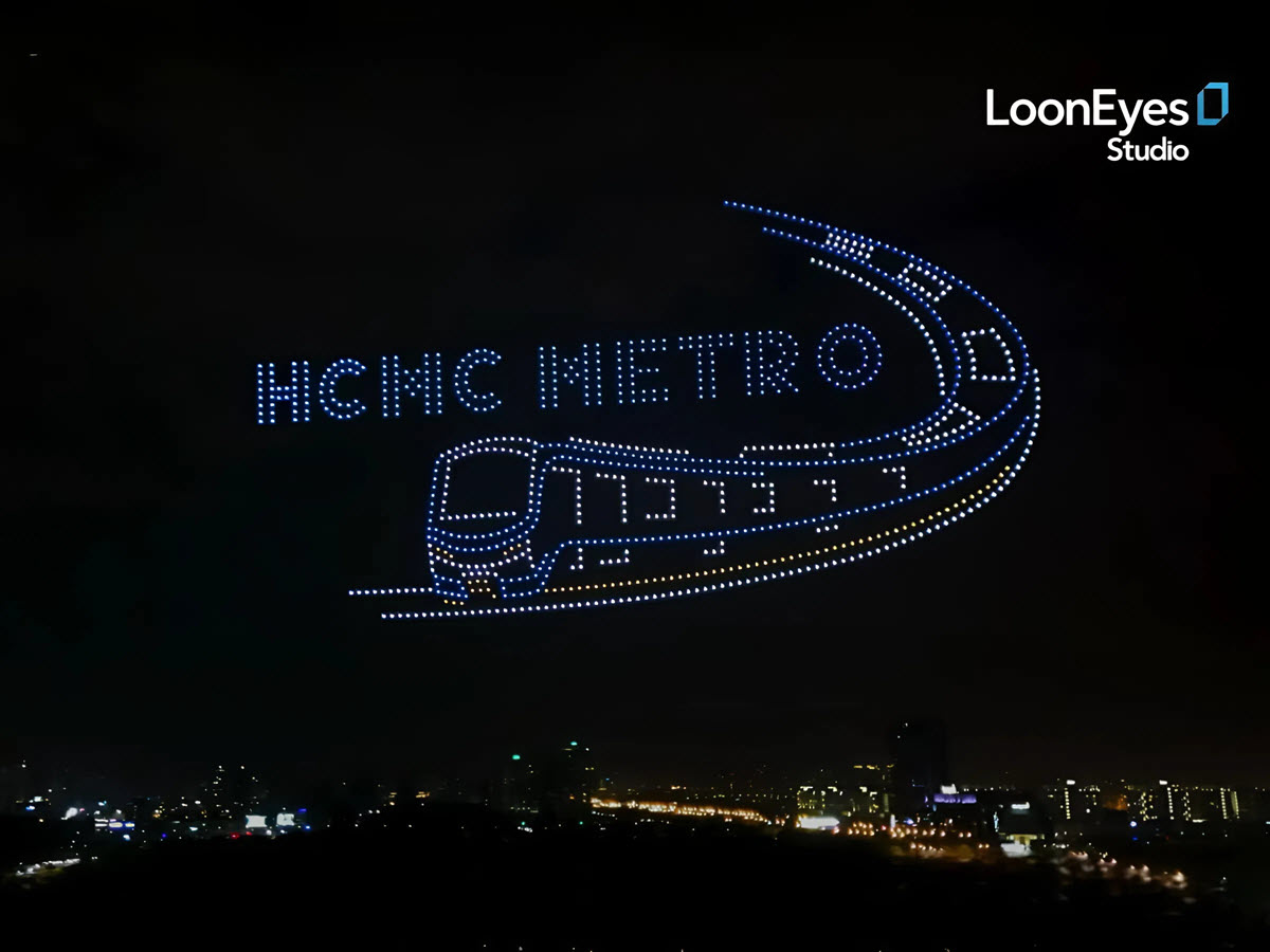 ホーチミン市の夜空に1号線メトロの映像が再現された
